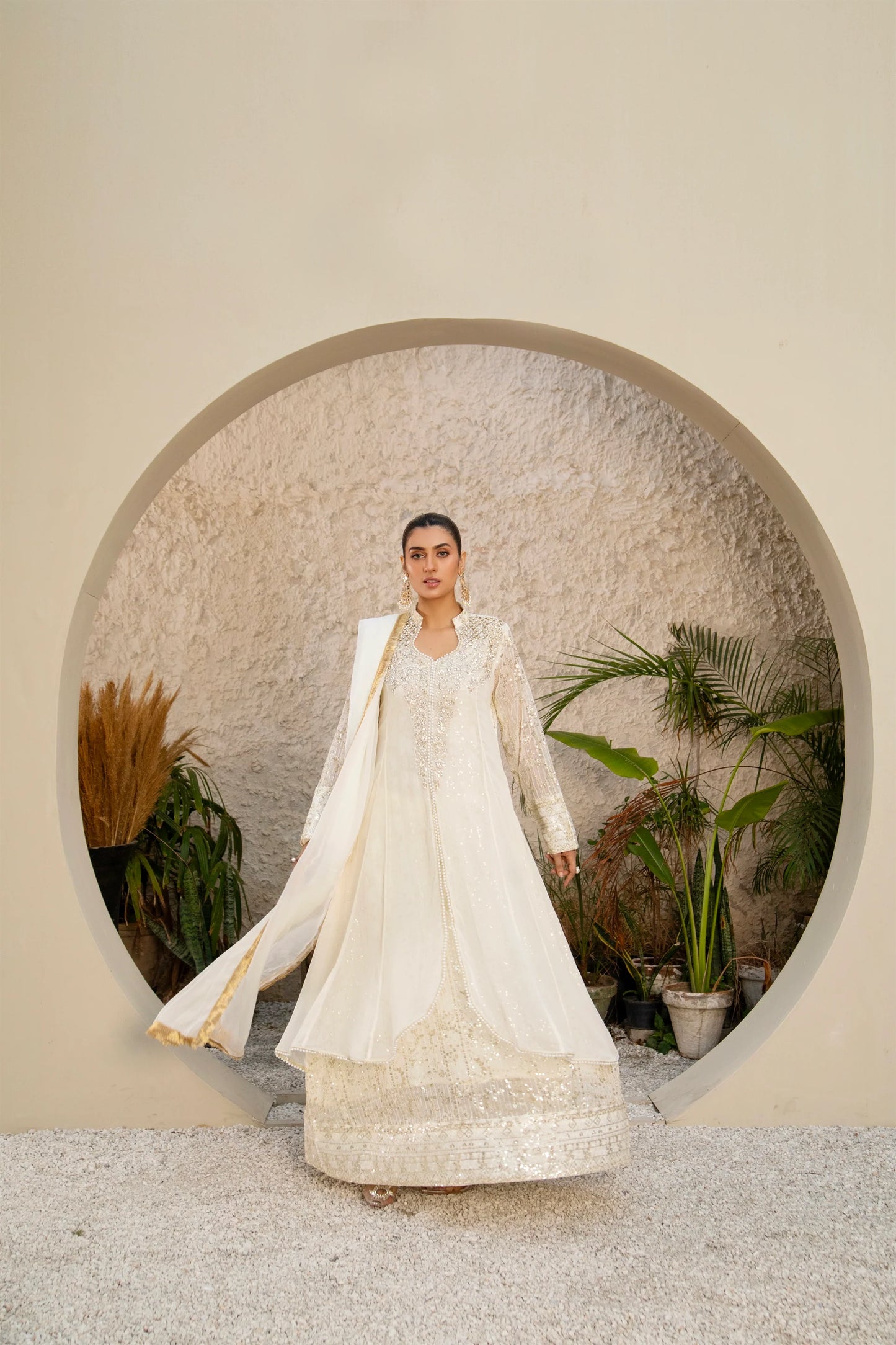 Elegant Queen- White