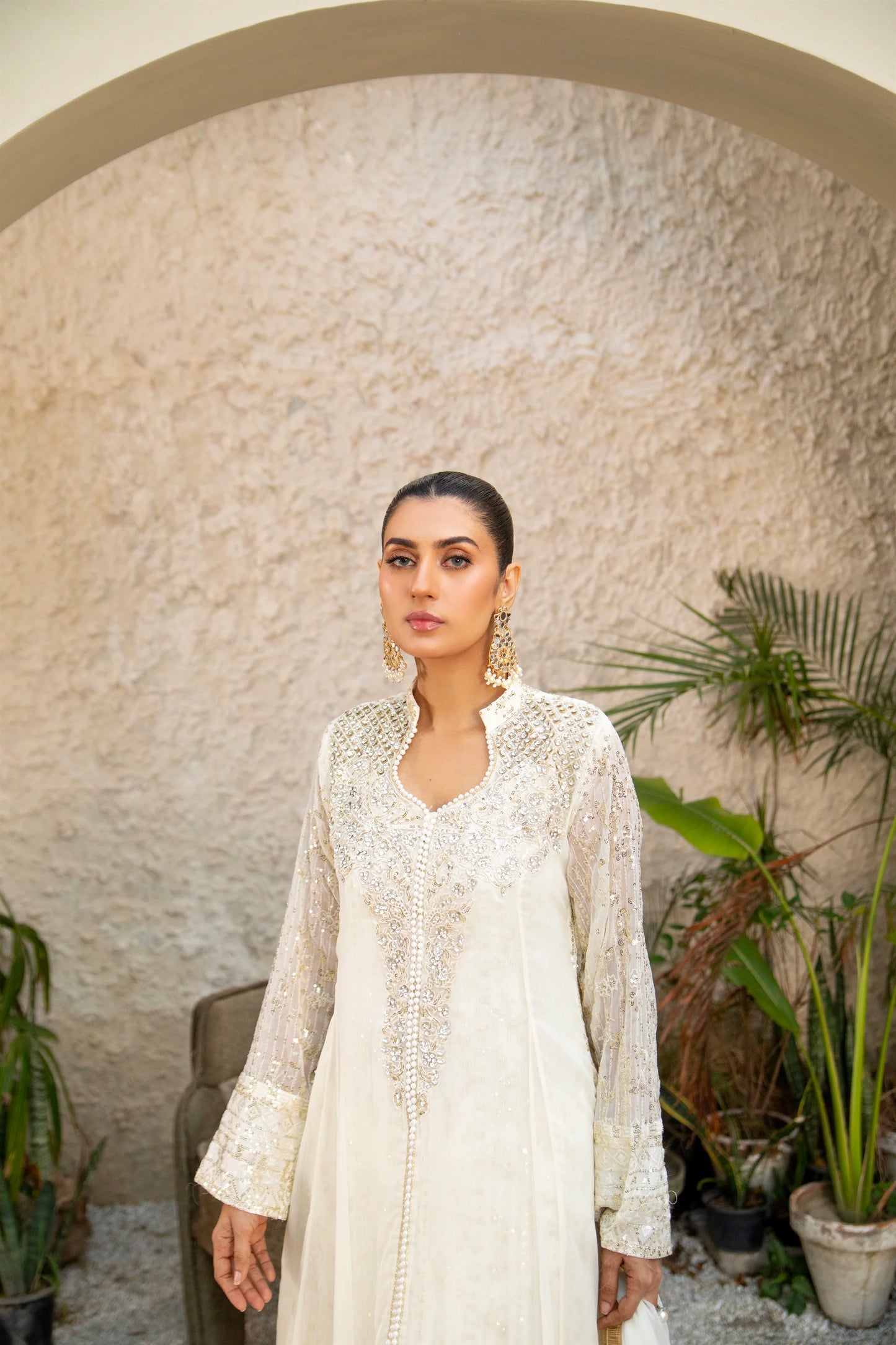 Elegant Queen- White