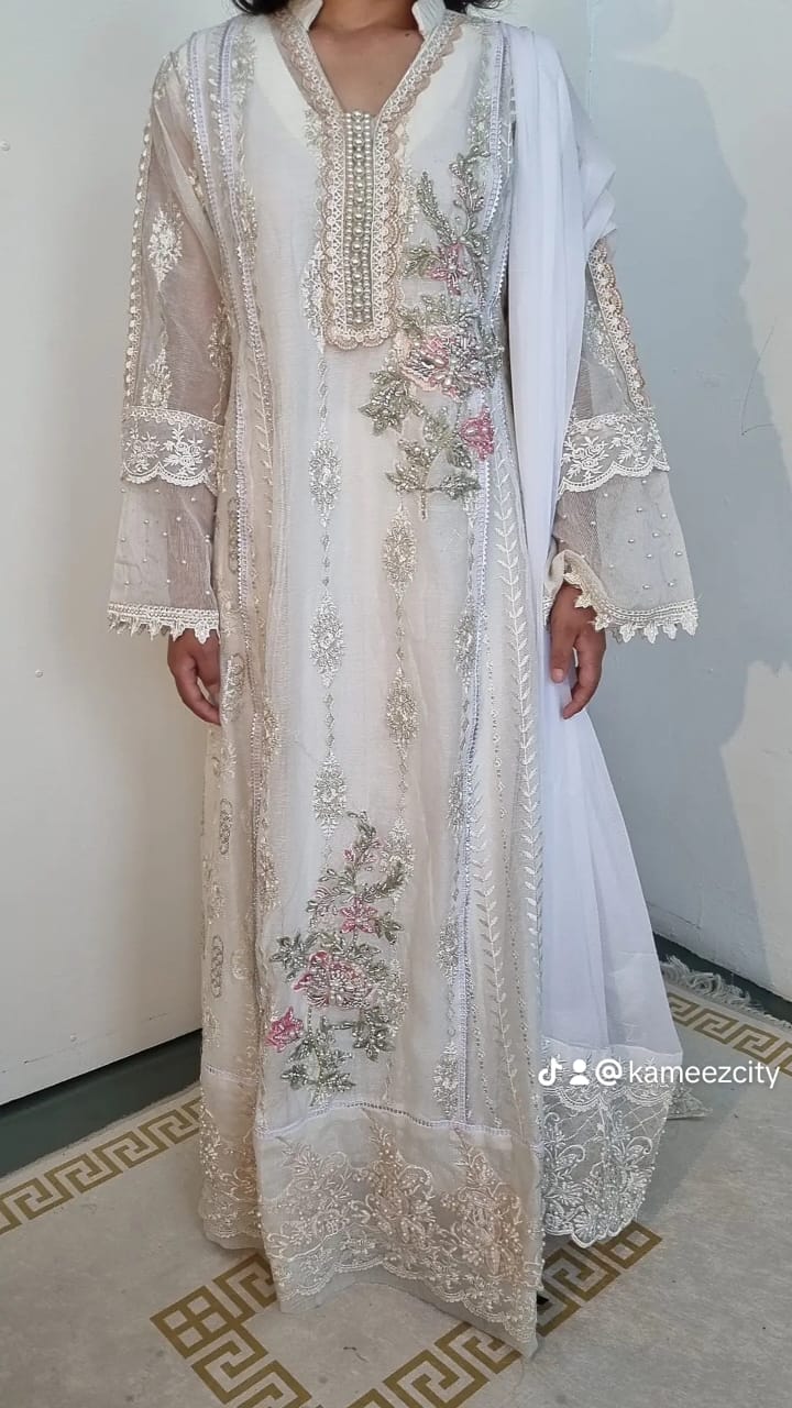 WHITE FLOWERY PRINCESS